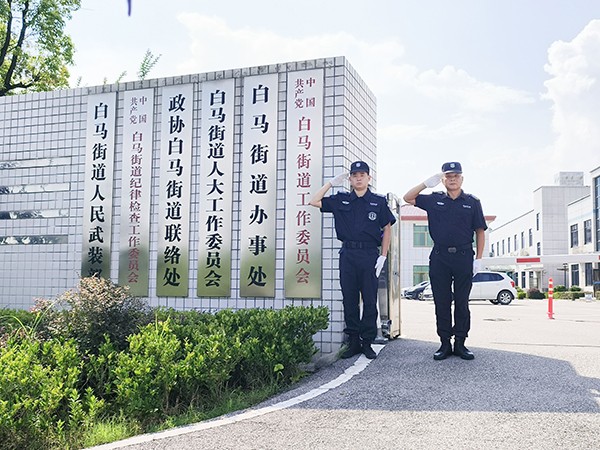 白馬街道隊(duì)員執(zhí)勤風(fēng)采