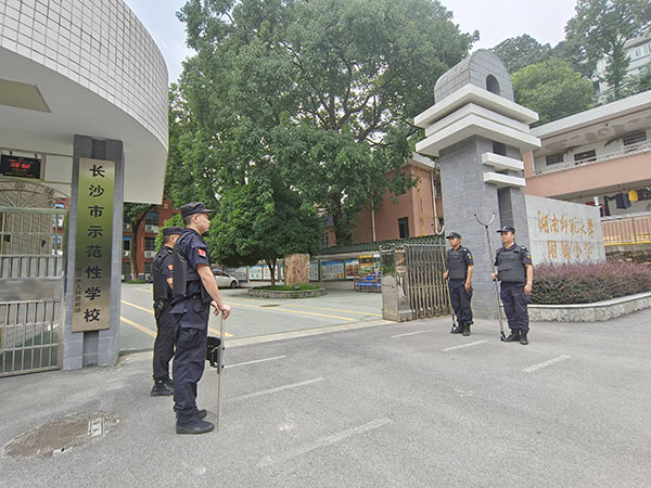 湖南師范大學(xué)附屬小學(xué)隊員執(zhí)勤風(fēng)采