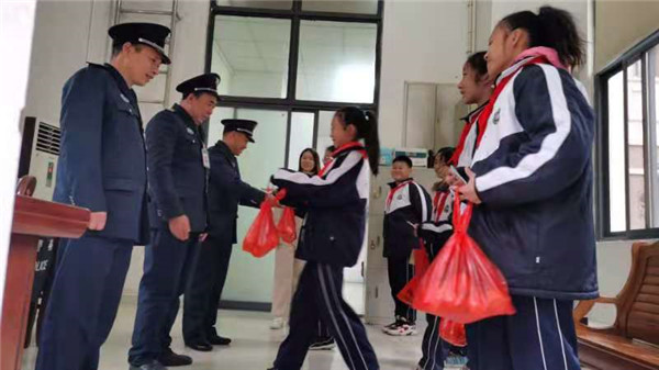 長(zhǎng)沙紅光保安服務(wù)有限公司,長(zhǎng)沙安保服務(wù),長(zhǎng)沙安全服務(wù),長(zhǎng)沙非武裝押運(yùn),勞務(wù)派遣服務(wù)