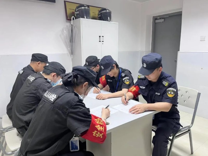 長沙紅光保安服務(wù)有限公司,長沙安保服務(wù),長沙安全服務(wù),長沙非武裝押運(yùn),勞務(wù)派遣服務(wù)